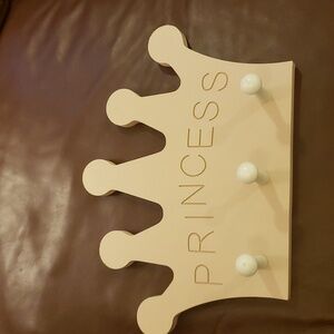 Princess wall mount with 3 clothes hanging posts